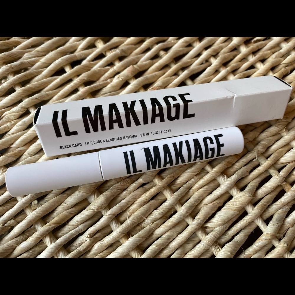 IL Makiage BLACK CARD MASCARA
LIFT, CURL & LENGTHEN MASCARA